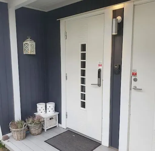 Sentral Leilighet, Naert Tog, Buss, Sykehus Og Byen