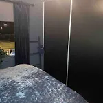 Sentral Leilighet, Naert Tog, Buss, Sykehus Og Byen Apartament *